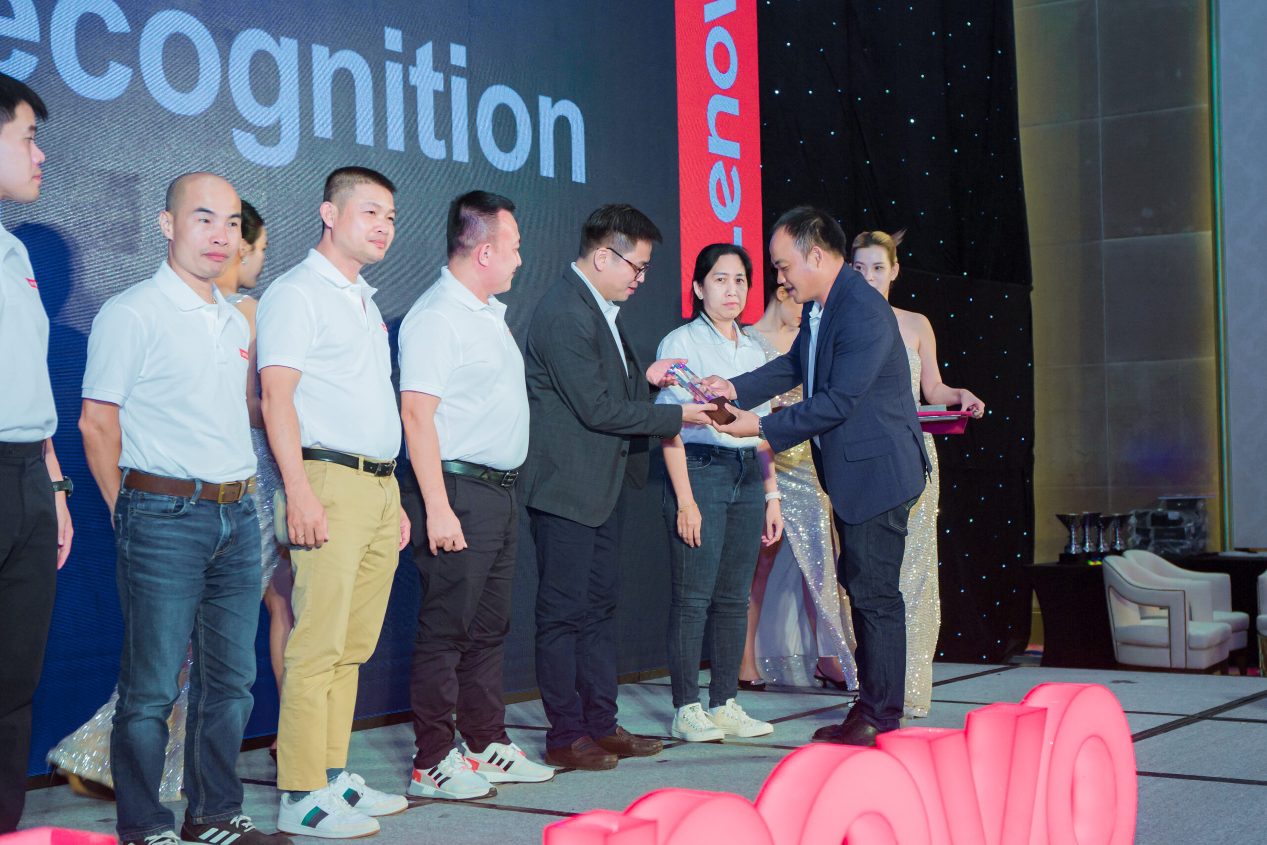 Synnex FPT nhận cú đúp giải thưởng của Lenovo