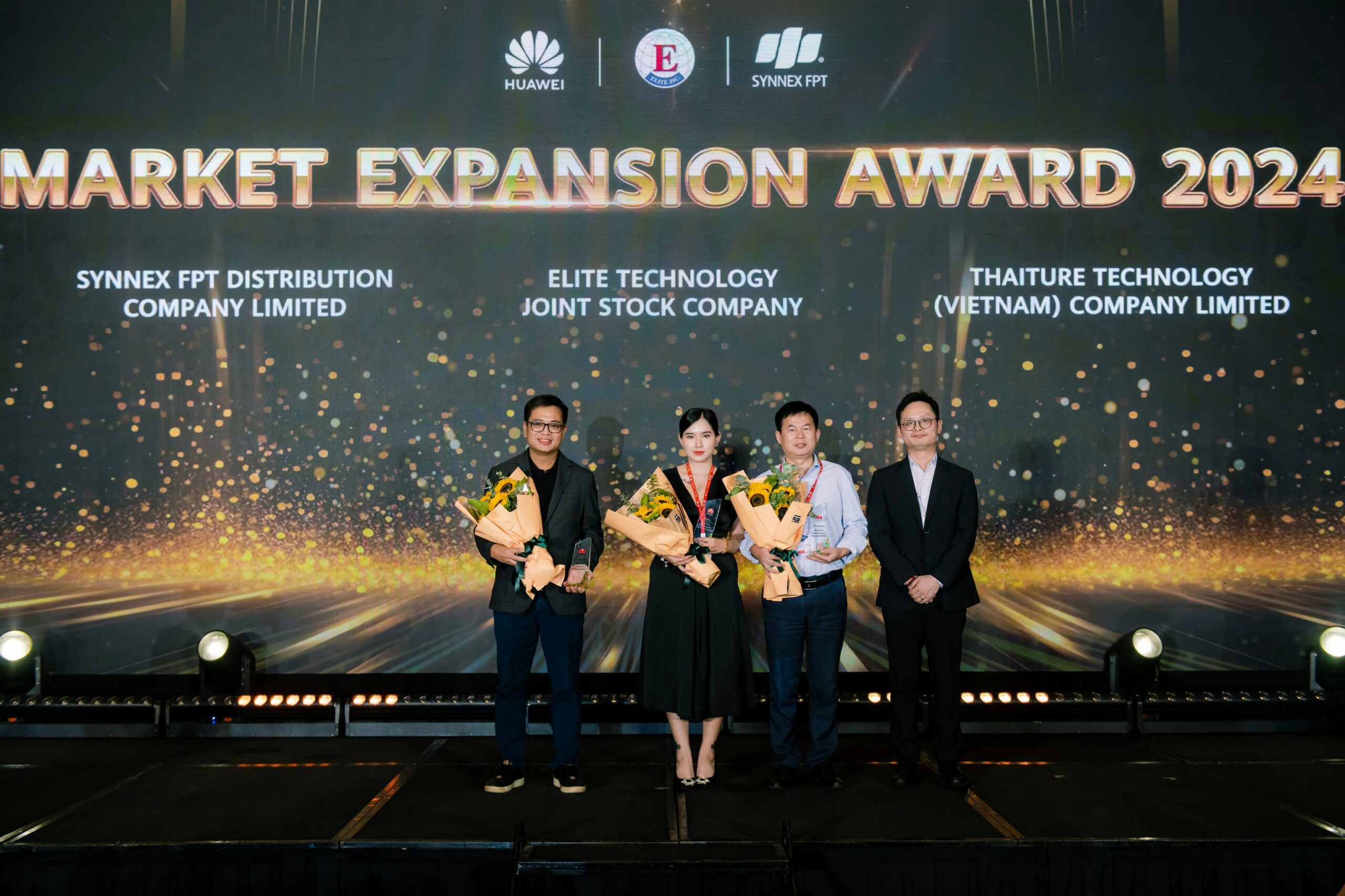 Synnex FPT nhận giải thưởng Market Expansion Award 2024 của Huawei